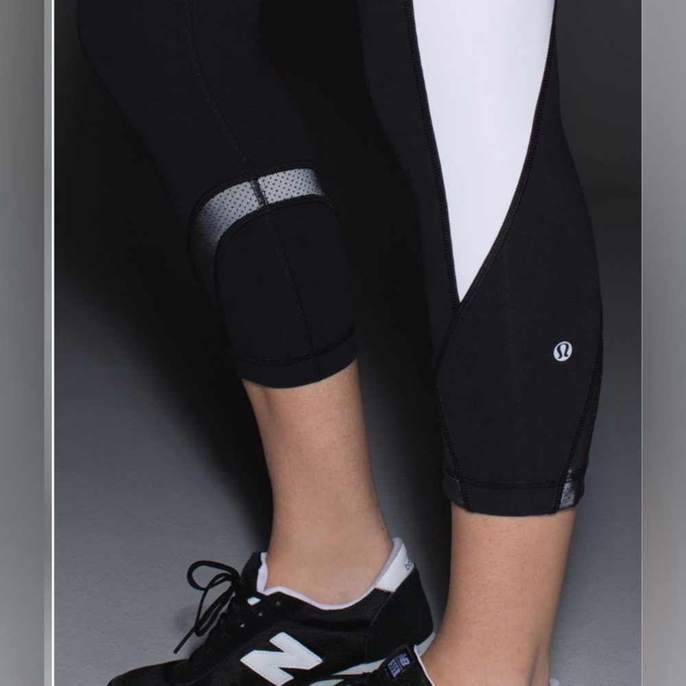 LULULEMON Run: Inspire Crop II *All Full-On Luxtreme
Black / White *RARE * - Picture 2 of 16